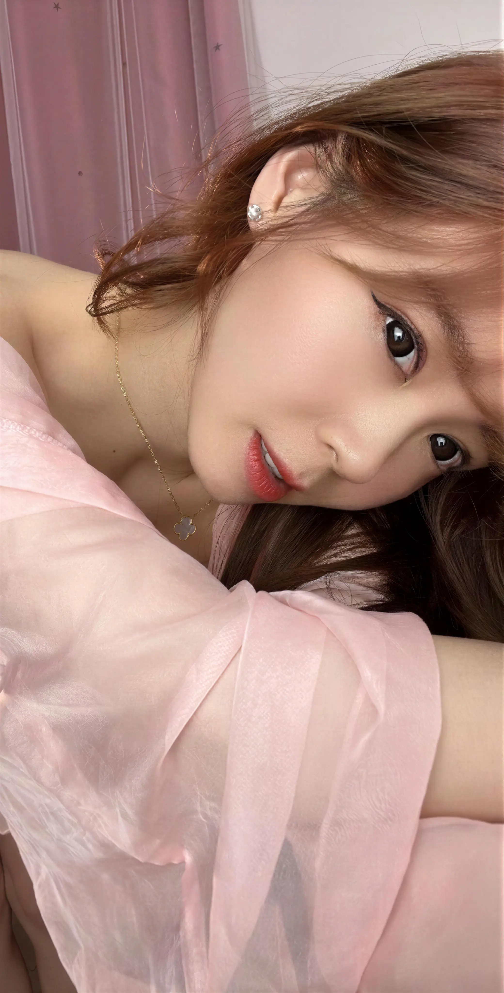 七七仙女 – 粉色小肚兜 16P